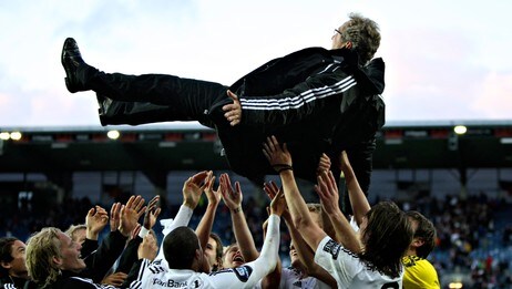 Erik Hamrén ble hyllet av spillerne etter seieren. (Foto: Hansen,   Alf Ove/Scanpix)