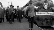 HØR: Kong Olav åpner Nordlandsbanen. Reportasje fra Bodø 7.juni 1962. - Reportasje ved Willassen og Johnsen fra åpningen i Bodø 7.juni 1962 av Nordlandsbanen. HM Kong Olav V sto for den åpningen. Vi hører også Olav Hagen, ordfører i Bodø.
LIGGER UTE I NRK NORDLAND FYLKESLEKSIKON!
