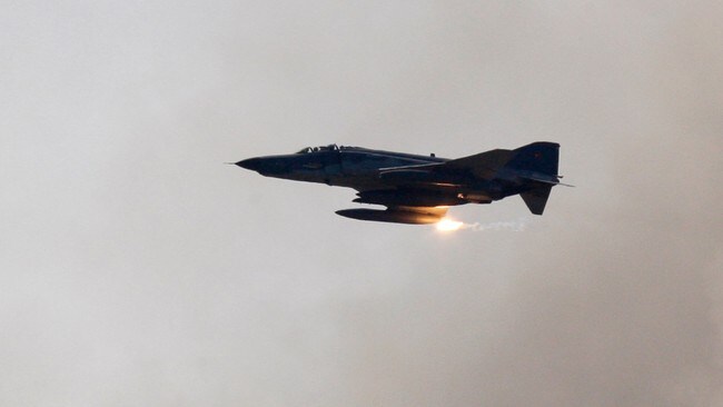 Tyrkisk F-4 (Foto: OSMAN ORSAL/Reuters) Tyrkisk F-4 (Foto: OSMAN ORSAL/Reuters)