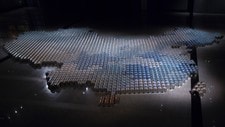 HONGKONG/ Installation 'Baby Formula' made from 1,815 milk powder pots by China's dissident artist Ai is displayed at exhibition in Hong Kong (Foto: TYRONE SIU/Reuters) HONGKONG/ Installation 'Baby Formula' made from 1,815 milk powder pots by China's dissident artist Ai is displayed at exhibition in Hong Kong (Foto: TYRONE SIU/Reuters)