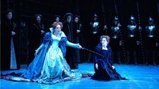 Elisabetta (Marianna Pizzolato) og Maria Stuarda (Patrizia Ciofi) (Foto: Opéra Royal de Wallonie)
