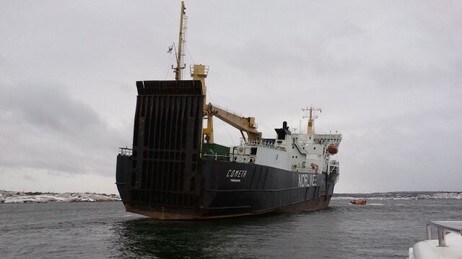 Bulkskipet Cometa grunnstøtte på Fugletang skjær (Foto: Birger Kjølberg/NRK) Bulkskipet Cometa grunnstøtte på Fugletang skjær (Foto: Birger Kjølberg/NRK)
