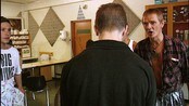 Skremte barnevernsungdommer med kriminelle - Caroline opplevde Scare Straight-prosjektet som Motivasjonskollektivet gjorde bruk av. Ungdommer ble sendt til Ullersmo Landsfengsel for å skremmes av hardbarka drapsmenn til å komme på rett kjøl. Der ble de plassert i et rom alene mens de kriminelle ropte og truet ungdommene fra Motivasjonskollektivet.