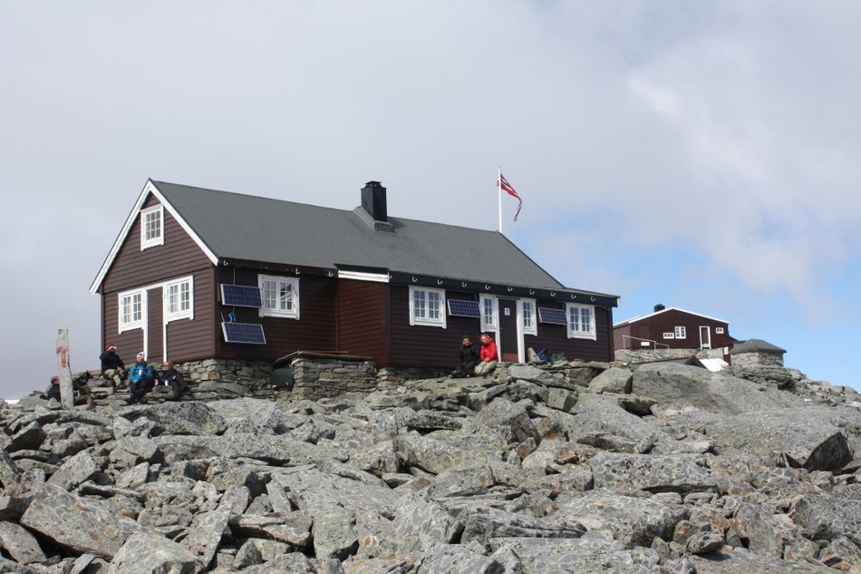 Hytta er enkel, vertskapet fantastisk, brevandringen inspirereende og utsikten enestående.