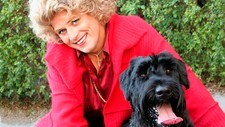 Linda Johansen har fått ny hund (Foto: Pål Nissen/NRK)