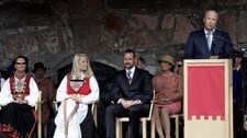 Kong Harald holdt tale ved kroningsjubileet i Trondheim (Foto: Stian Lysberg Solum/Scanpix)