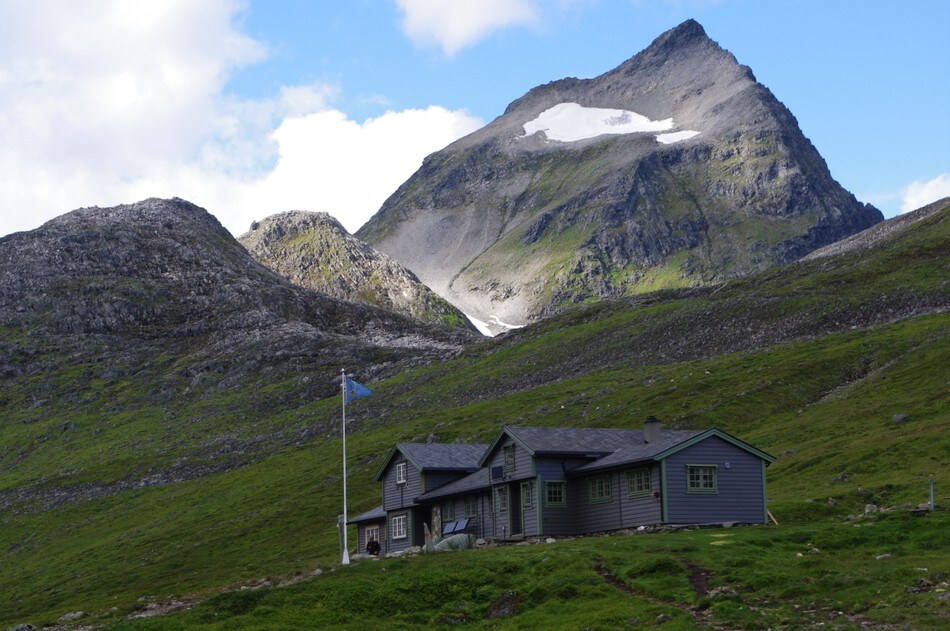 Patchellhytta mot Slogen en fin høstdag