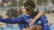 Mattias Mostrøm gratulerer Baye Djiby Fall 