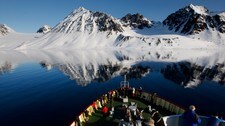 Cruisebåten M/V Polar Star på vei nordover langs Svalbardkysten (Foto: Larsen, Håkon Mosvold/SCANPIX) Cruisebåten M/V Polar Star på vei nordover langs Svalbardkysten (Foto: Larsen, Håkon Mosvold/SCANPIX)