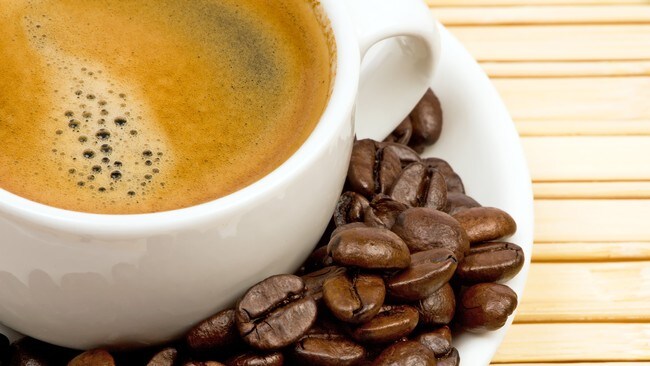 Kaffe og kaffebønner (Foto: colourbox.com) Kaffe og kaffebønner (Foto: colourbox.com)
