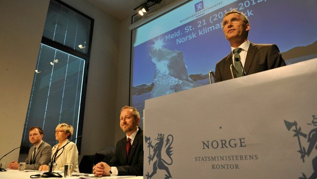 Jens Stoltenberg legger frem klimamelding (Foto: Varfjell, Fredrik/NTB scanpix) Jens Stoltenberg legger frem klimamelding (Foto: Varfjell, Fredrik/NTB scanpix)