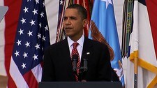 Obama taler til Fort Hood-ofrene (Foto: Nyhetsspiller)