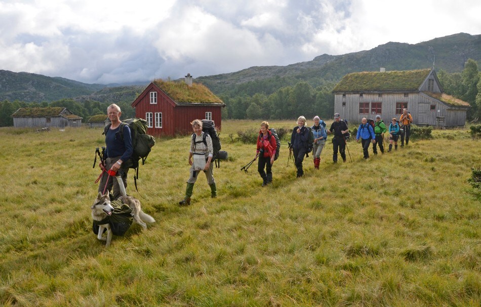På lang rekke ut fra Bleskestadmoen