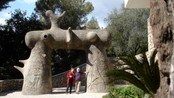 Skurtveit og Danbolt i Mirós labyrint i Maeght Fondation ved St.Paul de Vence.