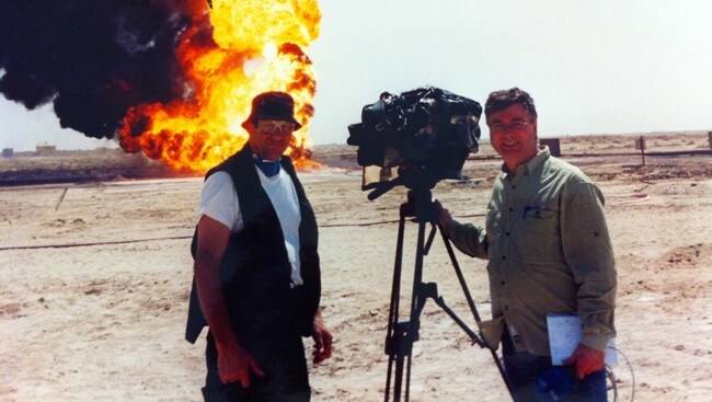 Jan Espen Kruse og fotograf Bengt Kristiansen i Irak i 2003. (NRK) Jan Espen Kruse og fotograf Bengt Kristiansen i Irak i 2003. (NRK)