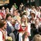 Kronprinsesse Mette-Marit vinker til publikum Kronprinsesse Mette-Marit vinker til publikum