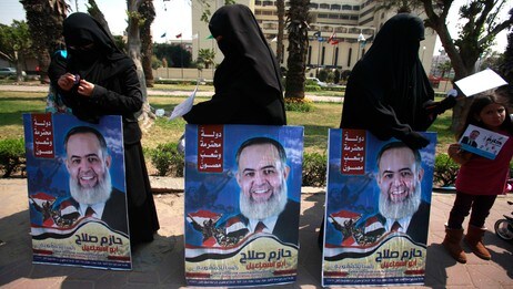 Kvinner driver valgkamp for Hazem Salah Abu Ismail (Foto: ASMAA WAGUIH/Reuters) Kvinner driver valgkamp for Hazem Salah Abu Ismail (Foto: ASMAA WAGUIH/Reuters)