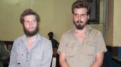 Tjostolv Moland og Joshua French i retten i Kongo (Foto: Hallvard Sandberg/NRK) Tjostolv Moland og Joshua French i retten i Kongo (Foto: Hallvard Sandberg/NRK)
