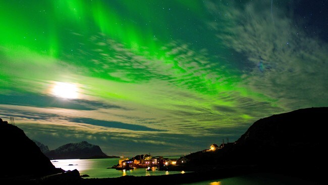 Nordlys over Nyksund (Foto: Hjalmar Johansen) Nordlys over Nyksund (Foto: Hjalmar Johansen)