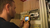 Mange elektriske feil på norske gårdsbruk  - Tall viser at det på landsbasis i løpet av perioden fra 2006 til 2011 brant for 2.3 milliarder. 70 prosent av brannene skyldtes elektrisk feil.