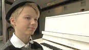 Med boogie-woogie til UKM - Han har lenge spilt piano for familie og kjente. I helga fikk Jonas for første gang gå på en ordentlig, stor scene under Ungdommens Kulturmønstring.