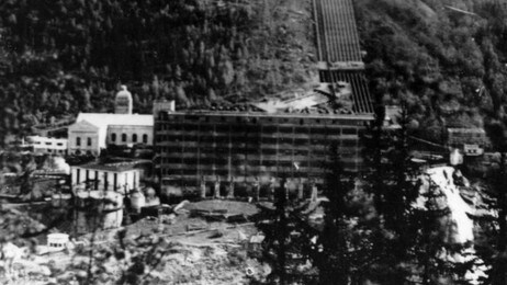 Tungtvannsfabrikken på Vemork ved Rjukan. Bilde tatt etter sabotasjen i 1943. (Foto: Scanpix/SCANPIX) Tungtvannsfabrikken på Vemork ved Rjukan. Bilde tatt etter sabotasjen i 1943. (Foto: Scanpix/SCANPIX)