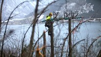 Strømledninger over Sognefjorden (Foto: Tor Yttri/SCANPIX)