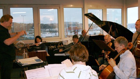 Fra en prøve med Cikada-ensemblet (Foto: Bodil Johanne Jensen) Fra en prøve med Cikada-ensemblet (Foto: Bodil Johanne Jensen)