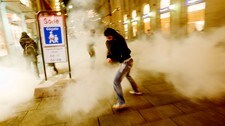 Tåregass mot demonstranter i Oslo (Foto: Solum, Stian Lysberg/SCANPIX)