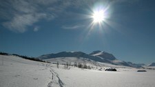 I pose og sekk på Oppdal På vei ut fra Jøldalshytta mot Gjevilvasshytta. (Foto: Jonny Remmereit)