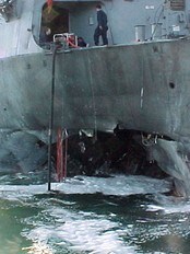 «USS Cole» (Foto: ALADIN ABDEL NABY/REUTERS) «USS Cole» (Foto: ALADIN ABDEL NABY/REUTERS)