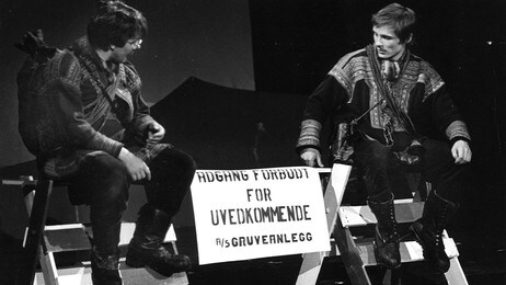 Bilde fra oppsettingen av 'Våre vidder/ min duoddarat' i 1983 (Foto: Per N. Haukeland) Bilde fra oppsettingen av 'Våre vidder/ min duoddarat' i 1983 (Foto: Per N. Haukeland)