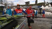 En verdenscup-kule rikere, men et par ski fattigere - Petter Northug vant i dag både verdenscup-finalen i Falun, og verdenscupen sammenlagt. Men det store mysteriet nå er hvor det har blitt av hans aller beste ski-par. Reporter: Morten Stenberg, foto/redigering: Gunnar Bratthammer