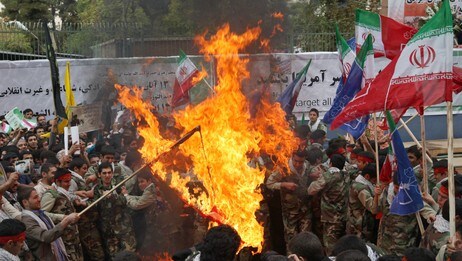 Demonstrasjoner i Tehran, Iran (Foto: Behrouz Mehri/Scanpix/AFP) Demonstrasjoner i Tehran, Iran (Foto: Behrouz Mehri/Scanpix/AFP)