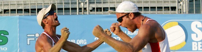 Jørre Kjemperud og Terje Skarlund jubler etter torsdagens seier i Italia (Foto: FIVB) Jørre Kjemperud og Terje Skarlund jubler etter torsdagens seier i Italia (Foto: FIVB)