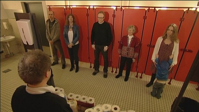Klar til testing av toalettpapir! (Foto: Kjartan Ovesen, NRK) Klar til testing av toalettpapir! (Foto: Kjartan Ovesen, NRK)