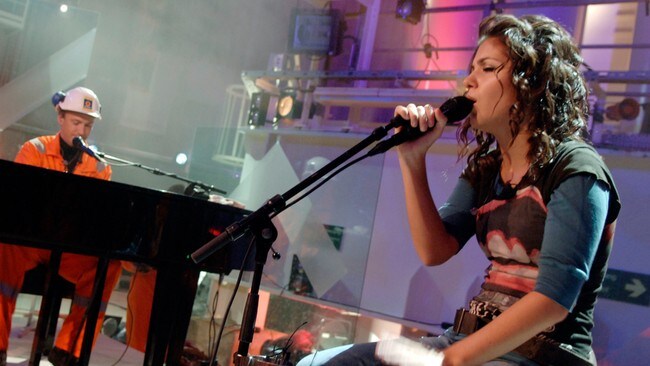 Katie Melua opptrådte i bunnen av plattformskaftet på Troll A. (Foto: ALSVIK, KJETIL/SCANPIX) Katie Melua opptrådte i bunnen av plattformskaftet på Troll A. (Foto: ALSVIK, KJETIL/SCANPIX)
