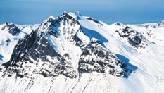 Nordre Sætretind fra øst. Kvanndalen til venstre. Nedkjøring fra toppen i midten og ned den store flanken