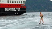 Borat foran Hurtigruten
