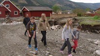Her vet familien ennå ikke hva som møter dem (Foto: Arvid Torsgård/NRK)