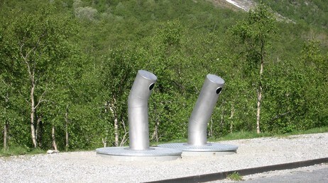 Søppeldunker i Isterdalen (Foto: Statens vegvesen)