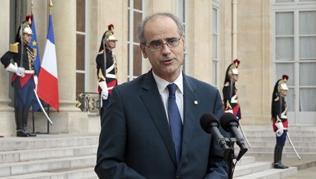 Regjeringssjef Antoni Marti møter pressen etter møter med Francois Hollande 31.mai (Foto: JACQUES DEMARTHON/Afp) Regjeringssjef Antoni Marti møter pressen etter møter med Francois Hollande 31.mai (Foto: JACQUES DEMARTHON/Afp)