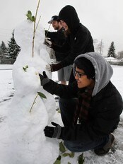 Snølek i Seattle (Foto: ANTHONY BOLANTE/Reuters)