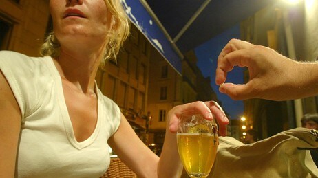 Dop i drinken (Illustrasjonsfoto: Colourbox.com)