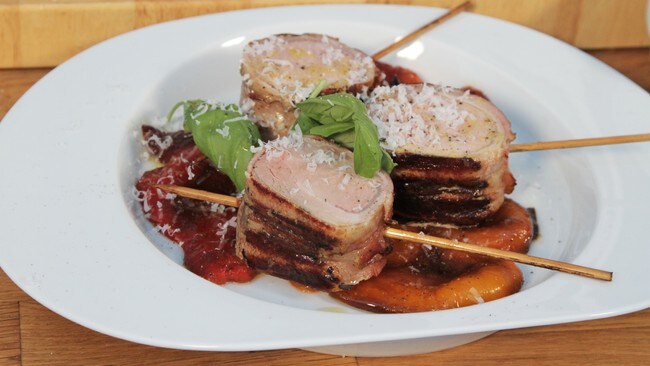 Svinefilet med flådd paprika (Foto: Kine Løken Thoreid/NRK) Svinefilet med flådd paprika (Foto: Kine Løken Thoreid/NRK)