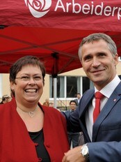 Jens Stoltenberg og Rita Ottervik (Foto: Alley, Ned/Scanpix) Jens Stoltenberg og Rita Ottervik (Foto: Alley, Ned/Scanpix)