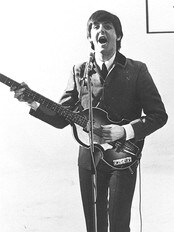 Paul McCartney i 1964 (Foto: Ukjent! /Scanpix ) Paul McCartney i 1964 (Foto: Ukjent! /Scanpix )