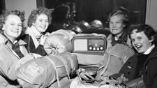 Ryggsekker, reiseradio og godt humør (Foto: Nordby, Jan/Scanpix)