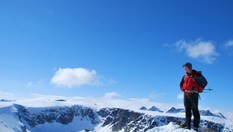 Vid utsikt mot Jotunheimen fra toppvarden