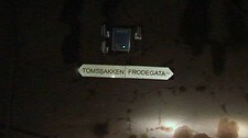 Skilt i uferdig jernbanetunnel (Foto: Jan Gulliksen/NRK)